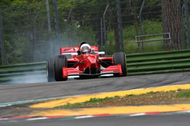 Imola, 6 Mayıs 2018: İtalya 'daki Imola Pisti' nde Minardi Tarihi Günü sırasında Fa1x2 koltuklu A1gp Formula Arabası ile bilinmeyen araçlar.
