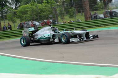 6 Mayıs 2018: Mercedes F1 Şef Designer Aldo Costa modern Mercedes F1 araba modeli W04 ex Nico Rosberg ile çalışır / Lewis Hamilton Minardi tarihi gün 2018 yılında İtalya Imola Circuit sırasında.