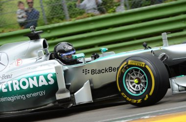 6 Mayıs 2018: Mercedes F1 Şef Designer Aldo Costa modern Mercedes F1 araba modeli W04 ex Nico Rosberg ile çalışır / Lewis Hamilton Minardi tarihi gün 2018 yılında İtalya Imola Circuit sırasında.