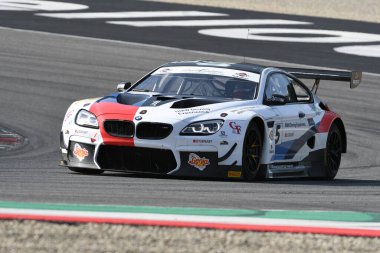 Mugello Circuit, Italya-19 Temmuz, 2019: BMW M6 GT3 of BMW Italia Team, Comandini Stefano ve Johansson Erik tarafından Mugello devresinde muhbir Gran Turismo Sprint uygulaması sırasında tahrik.