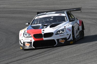 Mugello Circuit, Italya-19 Temmuz, 2019: BMW M6 GT3 of BMW Italia Team, Comandini Stefano ve Johansson Erik tarafından Mugello devresinde muhbir Gran Turismo Sprint uygulaması sırasında tahrik.