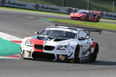 Mugello Circuit, Italya-19 Temmuz, 2019: BMW M6 GT3 of BMW Italia Team, Comandini Stefano ve Johansson Erik tarafından Mugello devresinde muhbir Gran Turismo Sprint uygulaması sırasında tahrik.