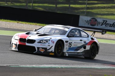 Mugello Circuit, Italya-19 Temmuz, 2019: BMW M6 GT3 of BMW Italia Team, Comandini Stefano ve Johansson Erik tarafından Mugello devresinde muhbir Gran Turismo Sprint uygulaması sırasında tahrik.