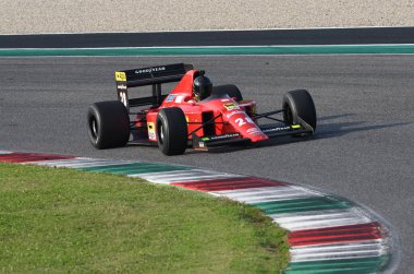 Mugello Pisti, 24 Ekim 2019: 1989 tarihli F1 Ferrari F189 Ferrari F189 eski Gerhard Berger - Nigel Mansell İtalya 'daki Mugello Pisti Finali Mondiali Ferrari 2019 sırasında görev başında.