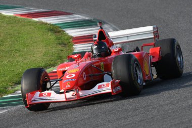 Mugello, It, 25 Ekim 2019: Ferrari F1 modeli F2003 Ga İtalya 'da Mugello Pisti' nde 1finali Mondiali Ferrari 2019 'da faaliyet gösteriyor. İtalya.
