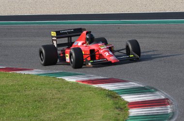 Mugello Pisti, 24 Ekim 2019: 1989 tarihli F1 Ferrari F189 Ferrari F189 eski Gerhard Berger - Nigel Mansell İtalya 'daki Mugello Pisti Finali Mondiali Ferrari 2019 sırasında görev başında.
