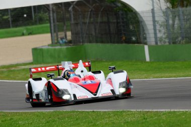 Imola, İtalya 17 Mayıs 2013: Zytek Z11SN - Greaves Motorsport Takımı 'ndan Nissan, D. HEINEMEIER HANSSON / T KIMBER-SMITH tarafından kullanıldı, İtalya' nın Imola kentinde düzenlenen 3 saatlik Avrupa Le Mans Serisi sırasında faaliyet gösterdi.