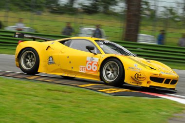 Imola, İtalya 17 Mayıs 2013: JMW Motorsport Takımı 'ndan Ferrari 458 Italia, Avrupa Le Mans Serisi - 3 Saat - Imola, İtalya