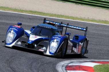 Imola, İtalya 3 Temmuz 2011: Peugeot 908 HDI Fap 2011 LMP1 Anthony Davidson ve Sebastien Bourdais tarafından Imola Pisti 'ndeki 6H ILMC yarışı sırasında kullanıldı.