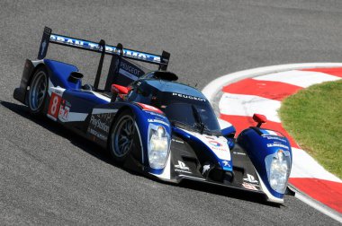 Imola, İtalya 3 Temmuz 2011: Peugeot 908 HDI Fap 2011 Takım Peugeot Spor Toplamı Frank Montagny ve Stephane Sarrazin tarafından Imola Pisti 'ndeki 6H ILMC yarışı sırasında kullanıldı.