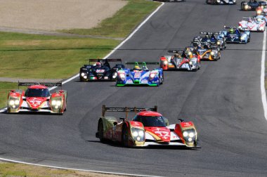 Imola, İtalya 3 Temmuz 2011: İsyan Ekibi 'nden Lola B10 / 60 Toyota LMP1 Neel Jani ve Nicolas Prost tarafından Imola Pisti' ndeki 6H ILMC yarışı sırasında kullanıldı.