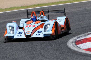 Imola, İtalya 3 Temmuz 2011: OAK Pescarolo Judd LMP1 Moreau ve Ragues tarafından kullanılan OAK Yarış Prototipi Imola Pisti 'ndeki 6H ILMC yarışı sırasında.