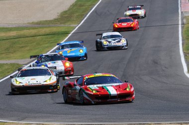 Imola, İtalya 3 Temmuz 2011: Fisichella ve Bruni tarafından kullanılan AF Corse takımının Ferrari 458 Italia GTE Pro 'su Imola Pisti' ndeki 6H ILMC yarışı sırasında.