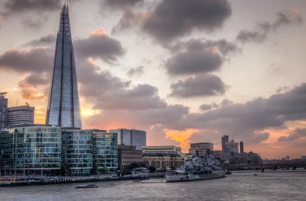 タワー ブリッジから見たロンドンのスカイライン — ストック写真