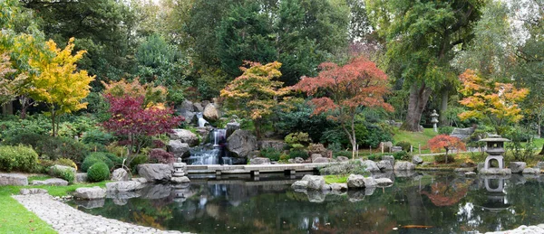 Sonbaharda Londra'da şelale