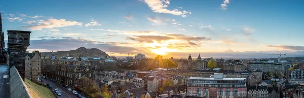 Edinburgh, scotland, uk - 16. november 2016: edinburgh cityscape — Stockfoto