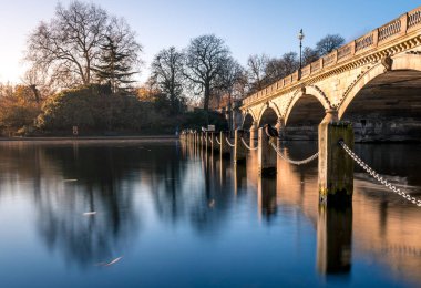Yazı ve zincir çit