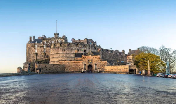 Edinburgh-i vár kapunál — Stock Fotó