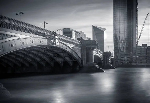 Λονδίνο, Ηνωμένο Βασίλειο - 15 Δεκεμβρίου 2016: Blackfriars γέφυρα — Φωτογραφία Αρχείου