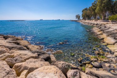 Germasogia, Limassol, berrak Denizi suları ile manzara mavi plaj 