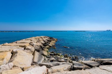 Germasogia, Limassol, berrak Denizi suları ile manzara mavi plaj 