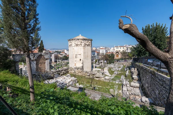 Αθήνα, Ελλάδα - 4 Μαρτίου 2017: Το μπάνιο-σπίτι και τον Πύργο των ανέμων — Φωτογραφία Αρχείου