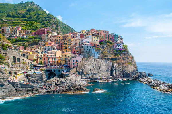 Деревня Вернацца и гавань в Cinque Terre, Италия — стоковое фото
