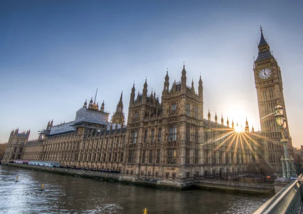 Big Ben und die Parlamentsgebäude in London — Stockfoto