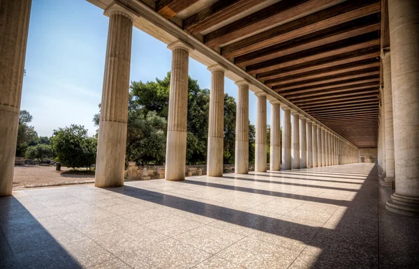 Columns at the Stoa of Attalos in the ancient Agora (Forum) of A — Stock Photo, Image