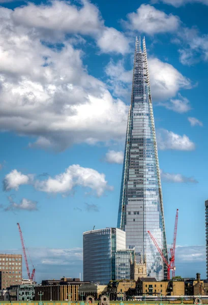 Londres, Reino Unido - 05 de agosto de 2017: El icónico edificio Shard en Londo — Foto de Stock