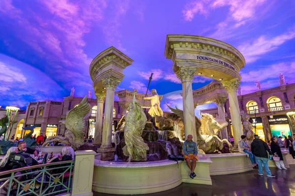 Las vegas, us - 28. April 2018: der innere Brunnen der Götter im berühmten Casars Palace Hotel in las vegas — Stockfoto