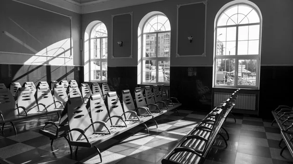 tren istasyonunun bekleme odası