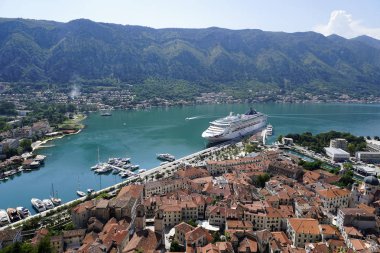 Eski kasaba Karadağ Körfezi