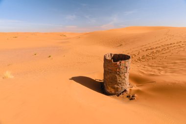 Kuru suya de Erg African çöl, Merzouga, Fas