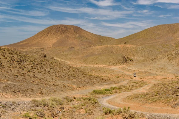 Coche en un camino de tierra, Guelmim-Es Semara, Marruecos — Foto de Stock