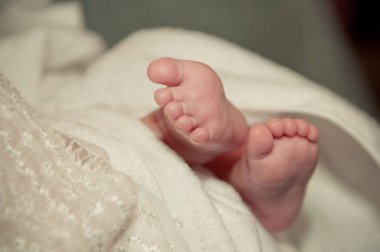 Yürümeye başlayan çocuk 's feet. Bebeğin ayakları.