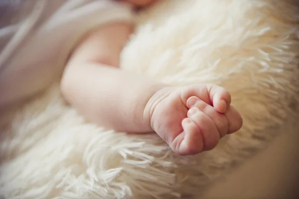 Ruce dítěte. Dětská ruka — Stock fotografie