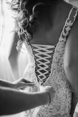 Gelin elbise. Arkadan görüntüleyin. Bağlama. Anne ya da kız kardeşi dantel