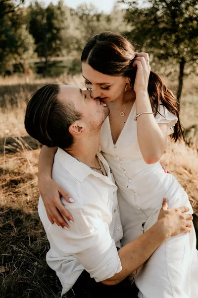 Young Couple Walking Kissing Summer Meadow Sunset — Stock Photo, Image