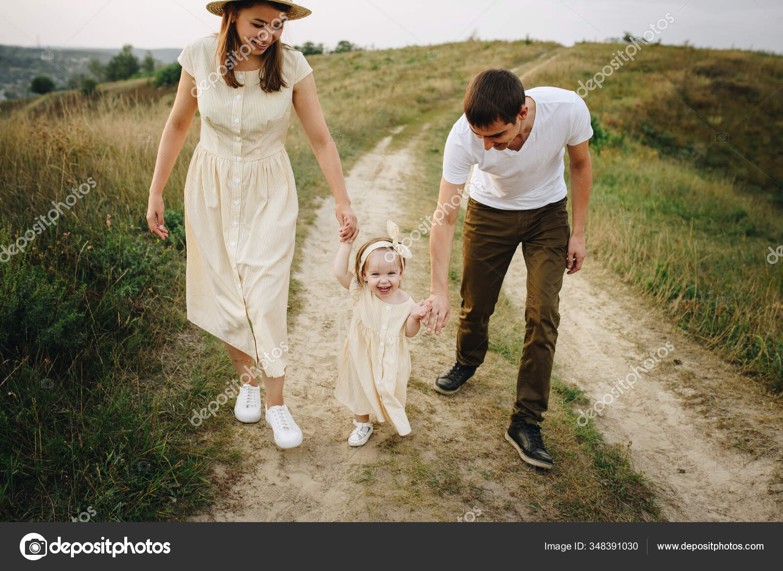Family Mom Dad Daughter Walking Hill Field Mom Daughter Yellow
