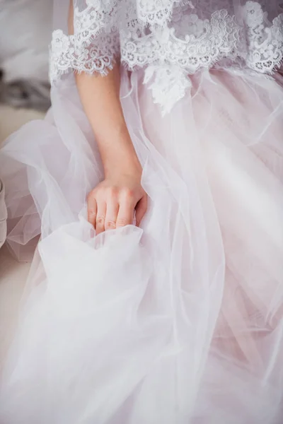 Bruid Komt Morgenochtend Bij Elkaar Hand Van Bruid Stijlvolle Roze — Stockfoto