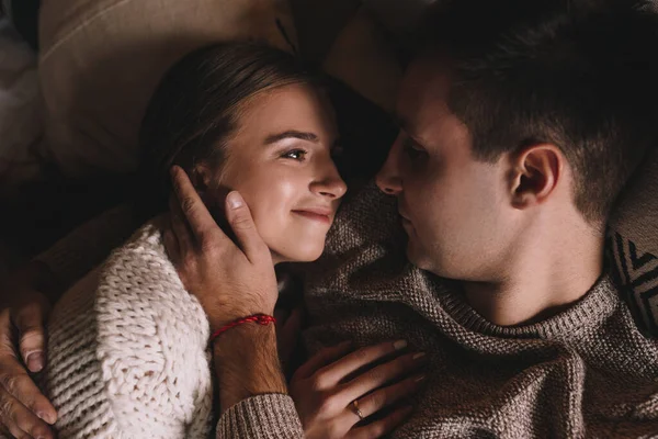 Couple Bed Bedroom Dark Interior Hugs Kisses Love White Sweater — Stock Photo, Image