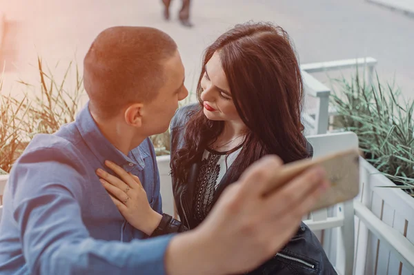 Lovers in cities — Stock Photo, Image