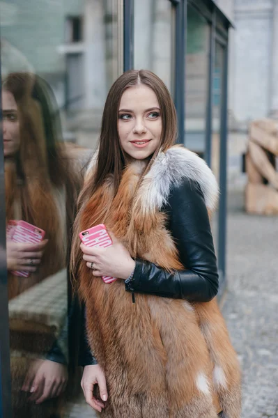 Beautiful girls on the street — Stock Photo, Image