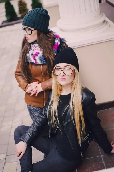 Beautiful fashion girls outdoor — Stock Photo, Image