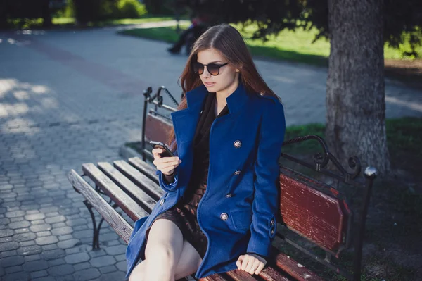 Signora per una passeggiata — Foto Stock