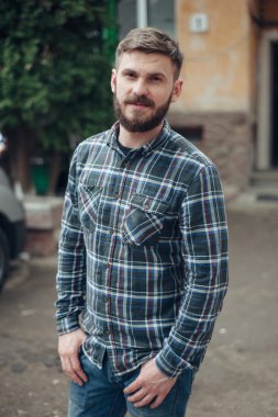 Adam aracı ve gözlük