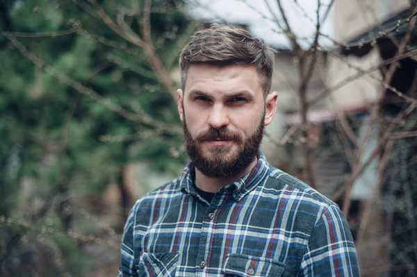 Adam aracı ve gözlük