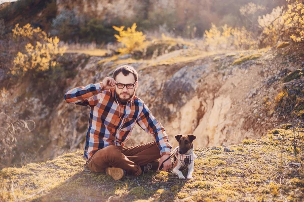 Il tizio con il cane — Foto Stock