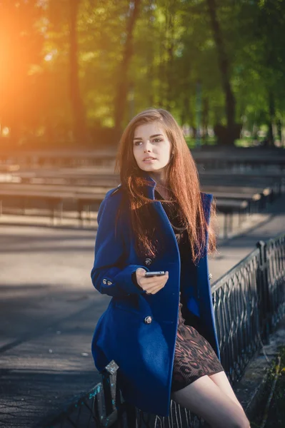 Signora per una passeggiata — Foto Stock